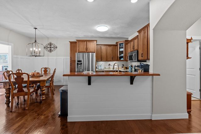 1368 N Sandy Creek Circle 4, Nixa, MO 65714