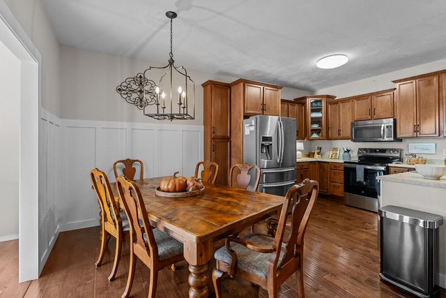 1368 N Sandy Creek Circle 4, Nixa, MO 65714