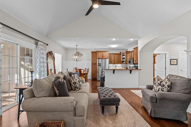 1368 N Sandy Creek Circle 4, Nixa, MO 65714