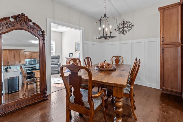 1368 N Sandy Creek Circle 4, Nixa, MO 65714