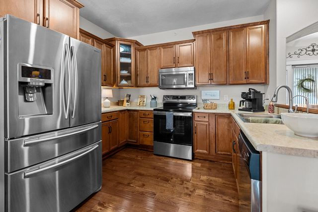 1368 N Sandy Creek Circle 4, Nixa, MO 65714