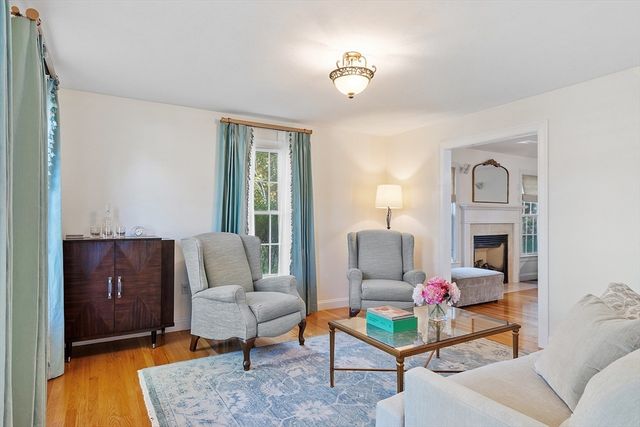 27 Garfield Ave, Danvers, MA 01923