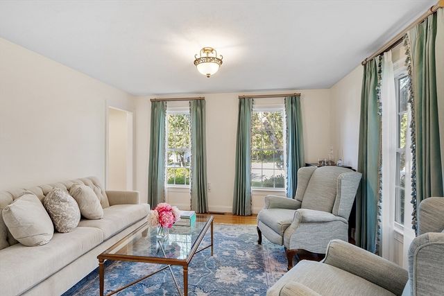 27 Garfield Ave, Danvers, MA 01923