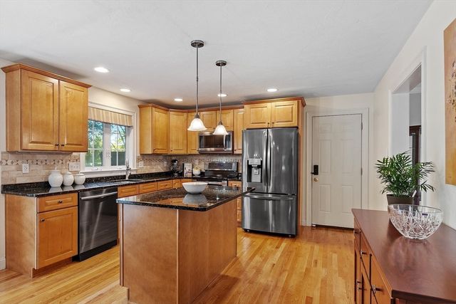 27 Garfield Ave, Danvers, MA 01923