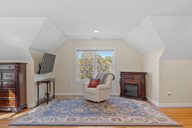 27 Garfield Ave, Danvers, MA 01923