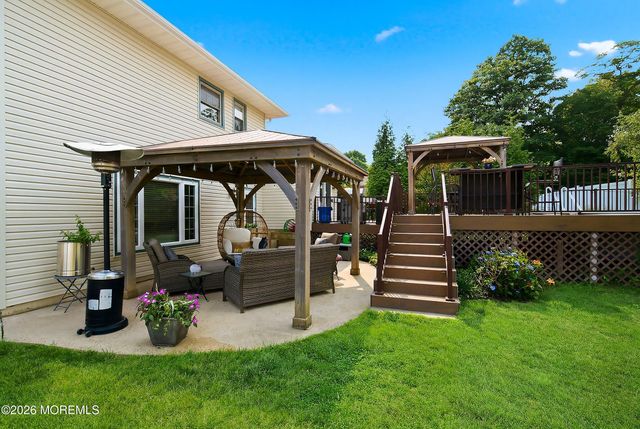 25 Dusko Drive, Parlin, NJ 08859