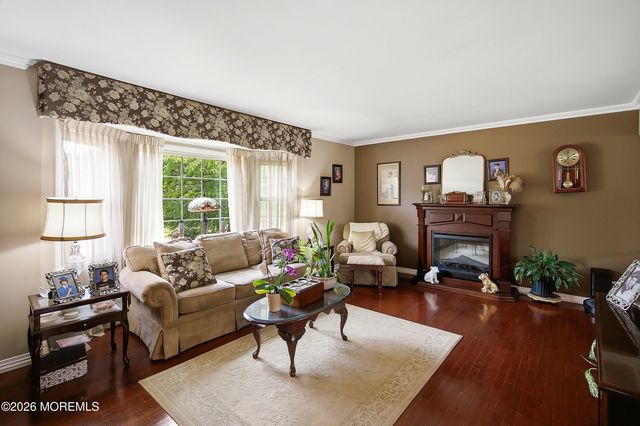 25 Dusko Drive, Parlin, NJ 08859