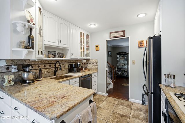 25 Dusko Drive, Parlin, NJ 08859