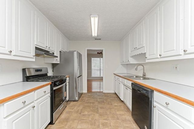 310 Pebblestone Drive, Loganville, GA 30052