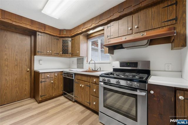 498 Riverside Terrace, Rutherford, NJ 07070