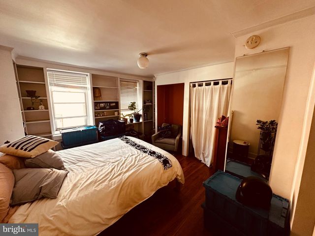 808 S 8TH ST, Philadelphia, PA 19147