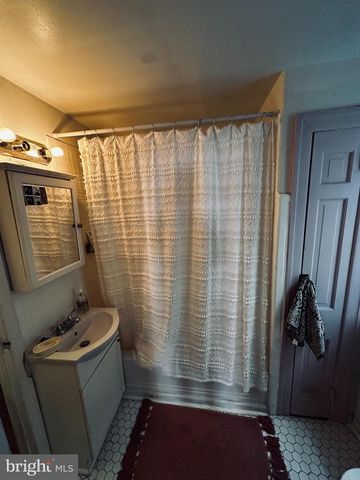 808 S 8TH ST, Philadelphia, PA 19147