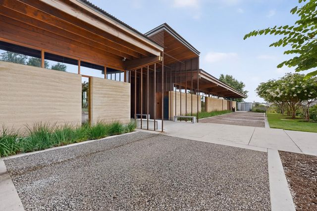 941 Legends LN, Georgetown, TX 78628