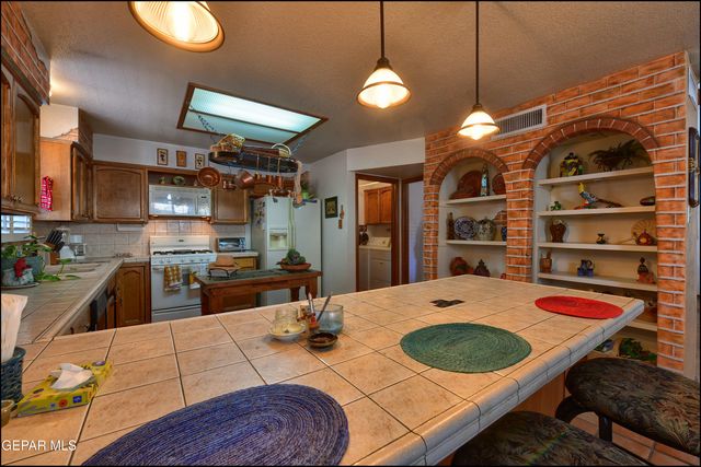 11455 Ed Merrins Dr Drive, El Paso, TX 79936