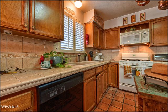 11455 Ed Merrins Dr Drive, El Paso, TX 79936