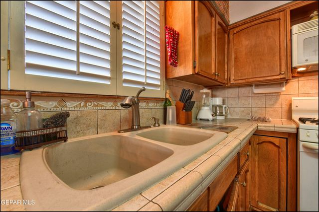 11455 Ed Merrins Dr Drive, El Paso, TX 79936