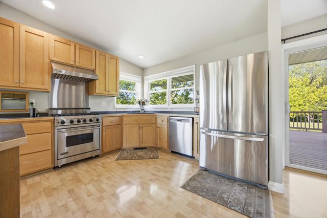 1323 S River Drive, Moorhead, MN 56560