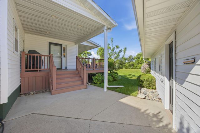 1323 S River Drive, Moorhead, MN 56560