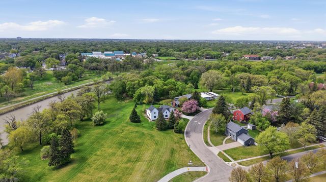 1323 S River Drive, Moorhead, MN 56560