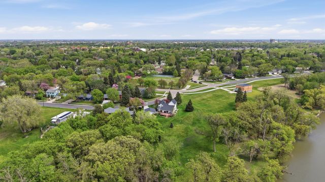 1323 S River Drive, Moorhead, MN 56560