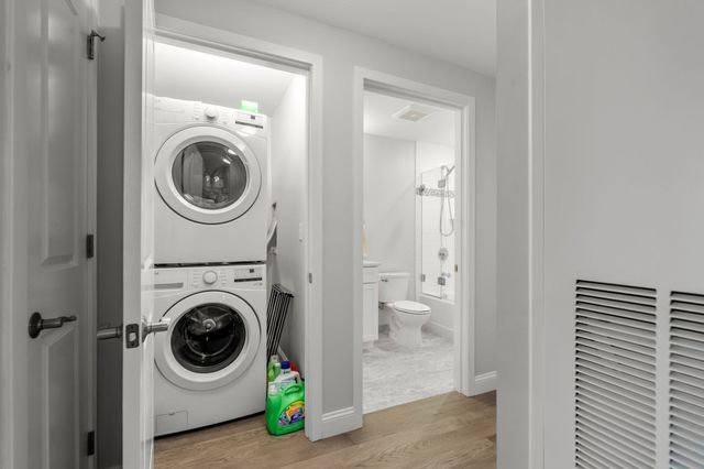 131 Eliot St 204, Milton, MA 02186