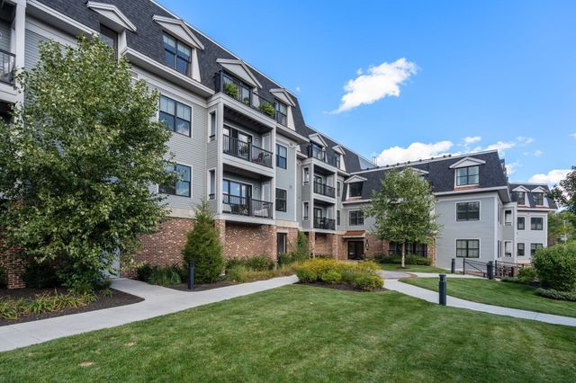 131 Eliot St 204, Milton, MA 02186