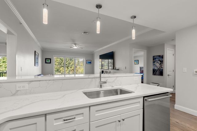 131 Eliot St 204, Milton, MA 02186
