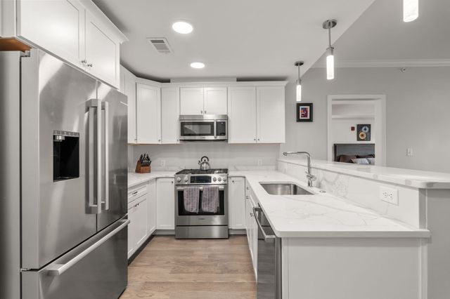 131 Eliot St 204, Milton, MA 02186