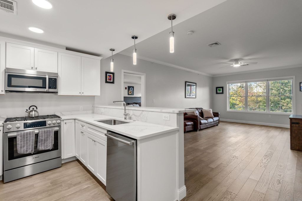 131 Eliot St 204, Milton, MA 02186