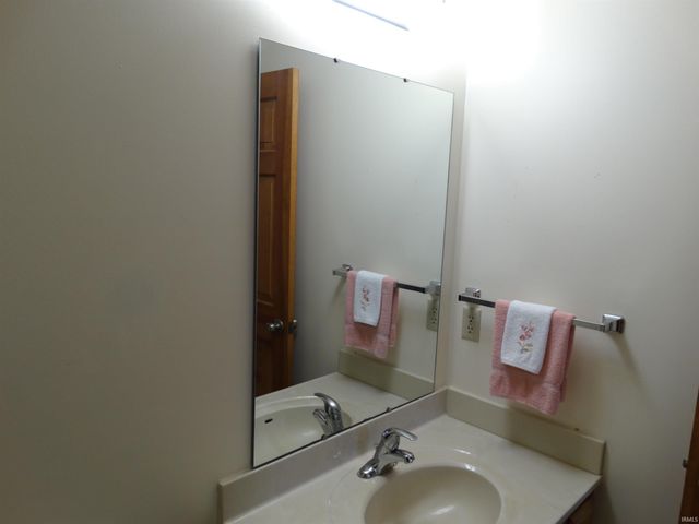 2910 Oakshire Drive, Evansville, IN 47711