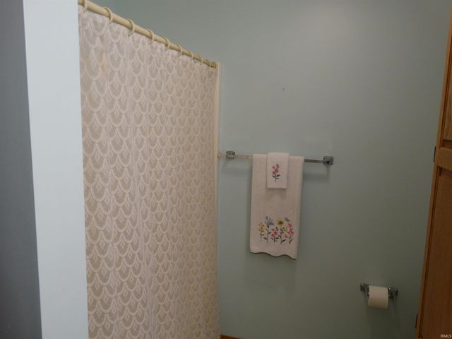 2910 Oakshire Drive, Evansville, IN 47711