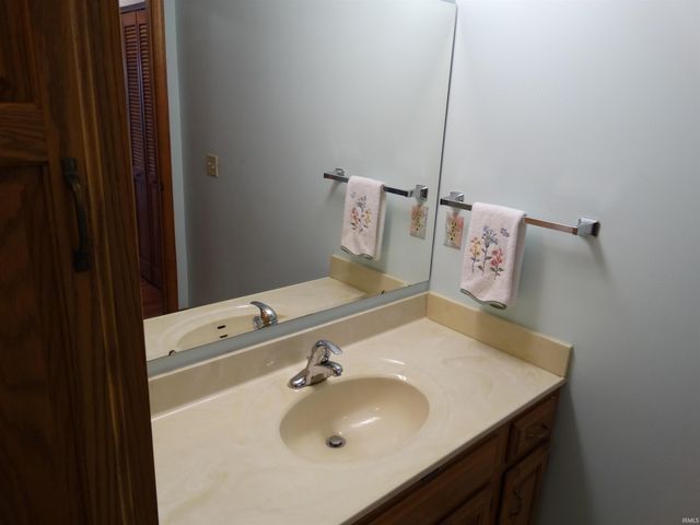 2910 Oakshire Drive, Evansville, IN 47711