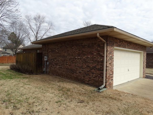 2910 Oakshire Drive, Evansville, IN 47711