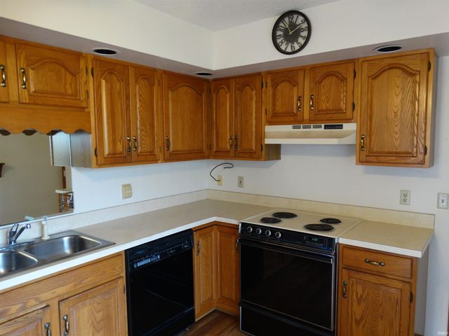 2910 Oakshire Drive, Evansville, IN 47711