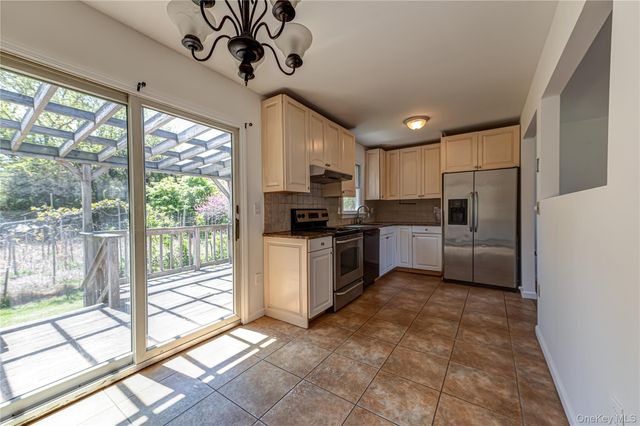 6200 New Suffolk Avenue, Mattituck, NY 11952