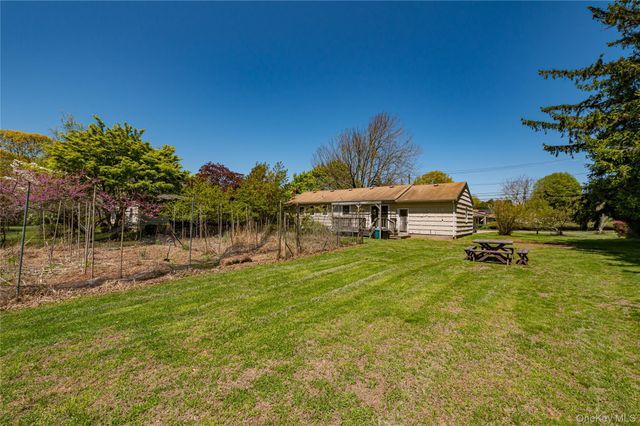 6200 New Suffolk Avenue, Mattituck, NY 11952