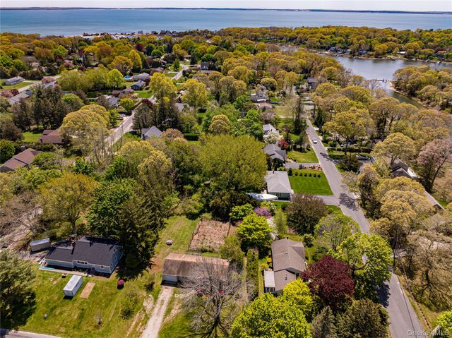 6200 New Suffolk Avenue, Mattituck, NY 11952