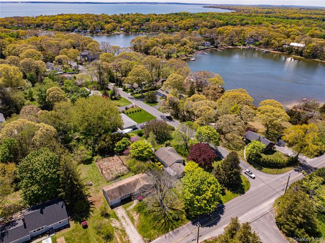 6200 New Suffolk Avenue, Mattituck, NY 11952