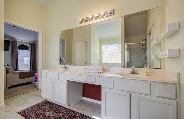 3219 Leila Oaks Drive, Houston, TX 77082