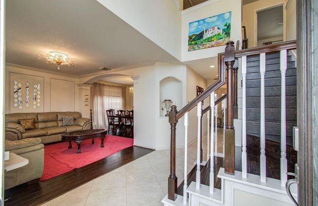 3219 Leila Oaks Drive, Houston, TX 77082