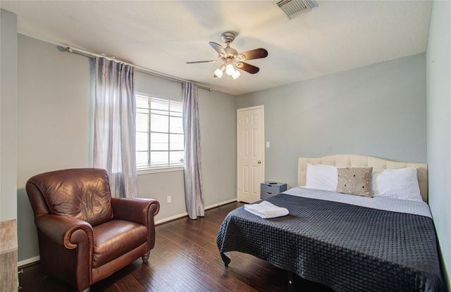 3219 Leila Oaks Drive, Houston, TX 77082