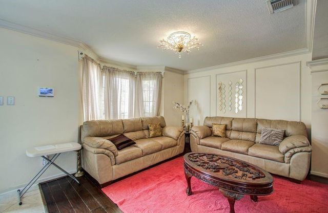 3219 Leila Oaks Drive, Houston, TX 77082