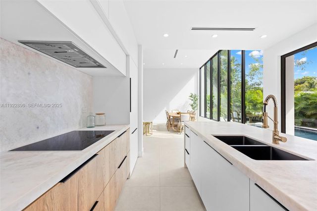 66 NW 50th St, Miami, FL 33127