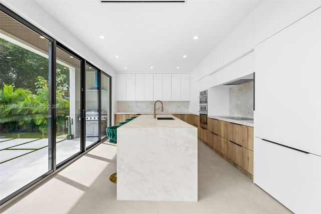 66 NW 50th St, Miami, FL 33127