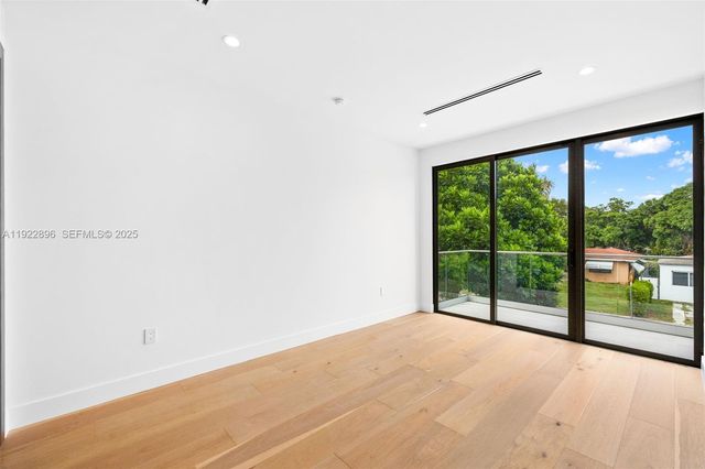 66 NW 50th St, Miami, FL 33127