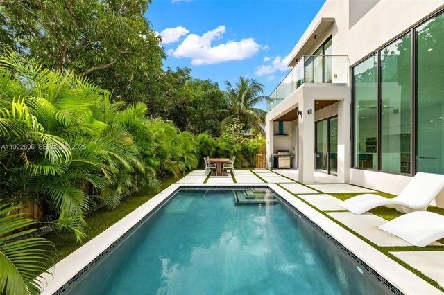 66 NW 50th St, Miami, FL 33127