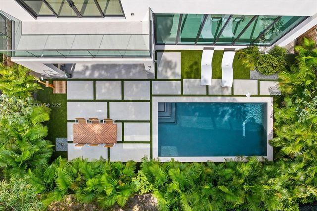 66 NW 50th St, Miami, FL 33127