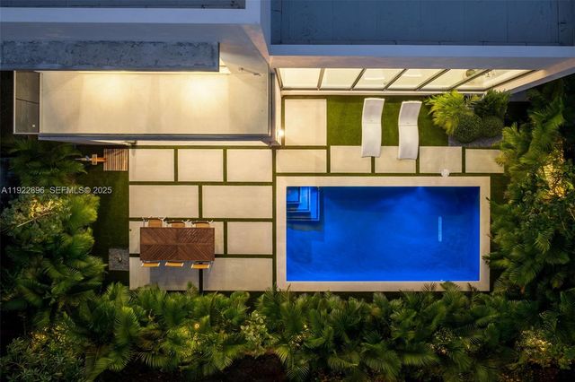 66 NW 50th St, Miami, FL 33127