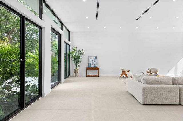 66 NW 50th St, Miami, FL 33127