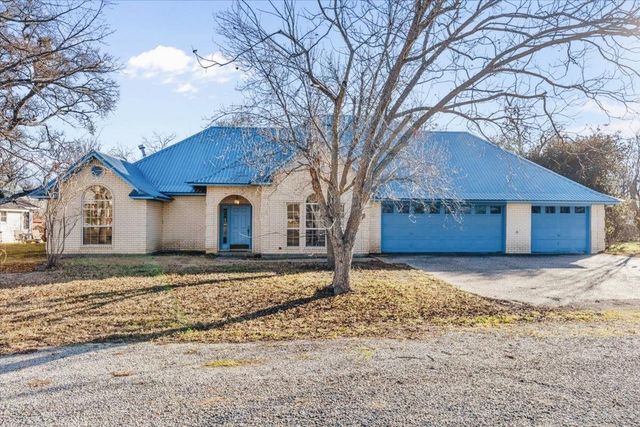 700 W Pietzsch ST, Bartlett, TX 76511